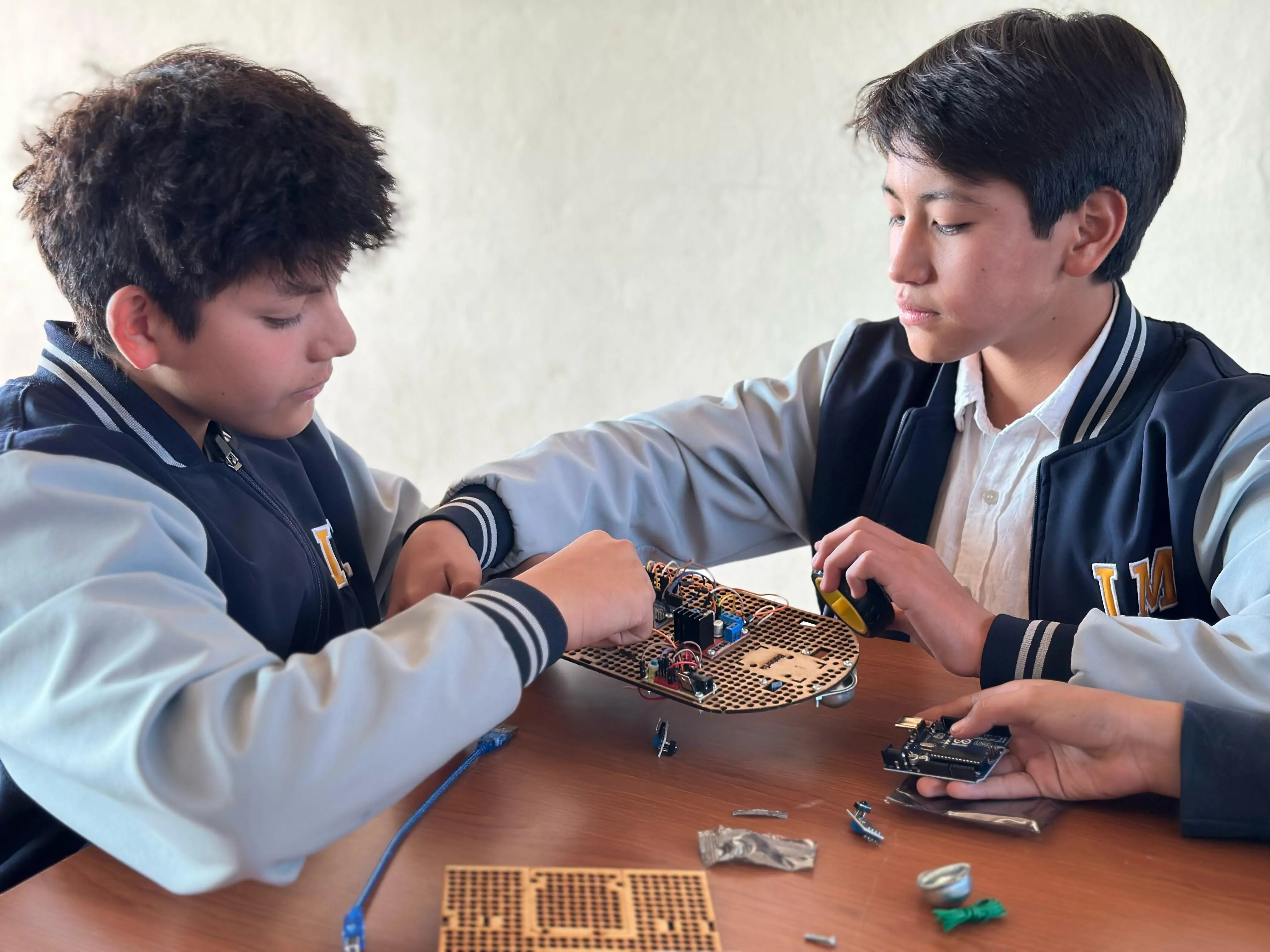 Clase de robótica y mecatrónica en Metepec, Instituto Incoar Mondo